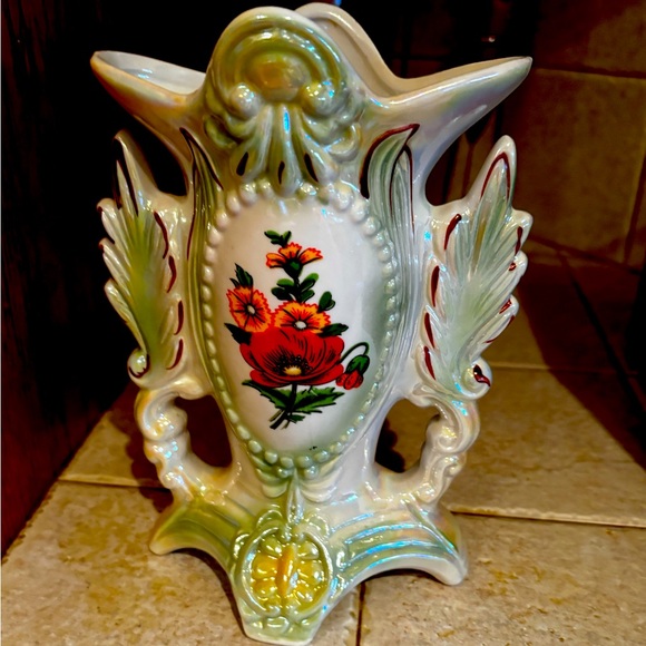 EXQUISITE Victorian Poppy Lusterware 8" Spill Urn Vase Made in Brazil. - Picture 1 of 1